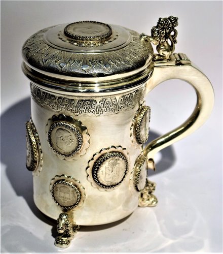 Tankard en argent avec pièces d'argent 